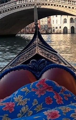 gondola sul canal grande a Venezia