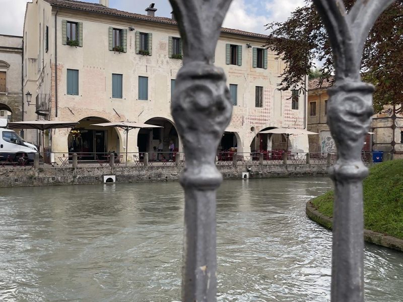 vista sugli affreschi dall'isola della pescheria